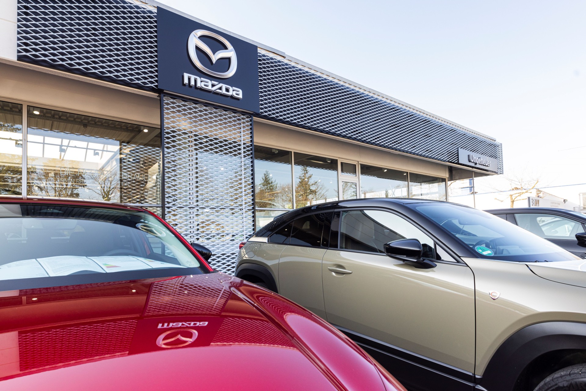 Emil Frey Ungeheuer Automobile Außenansicht