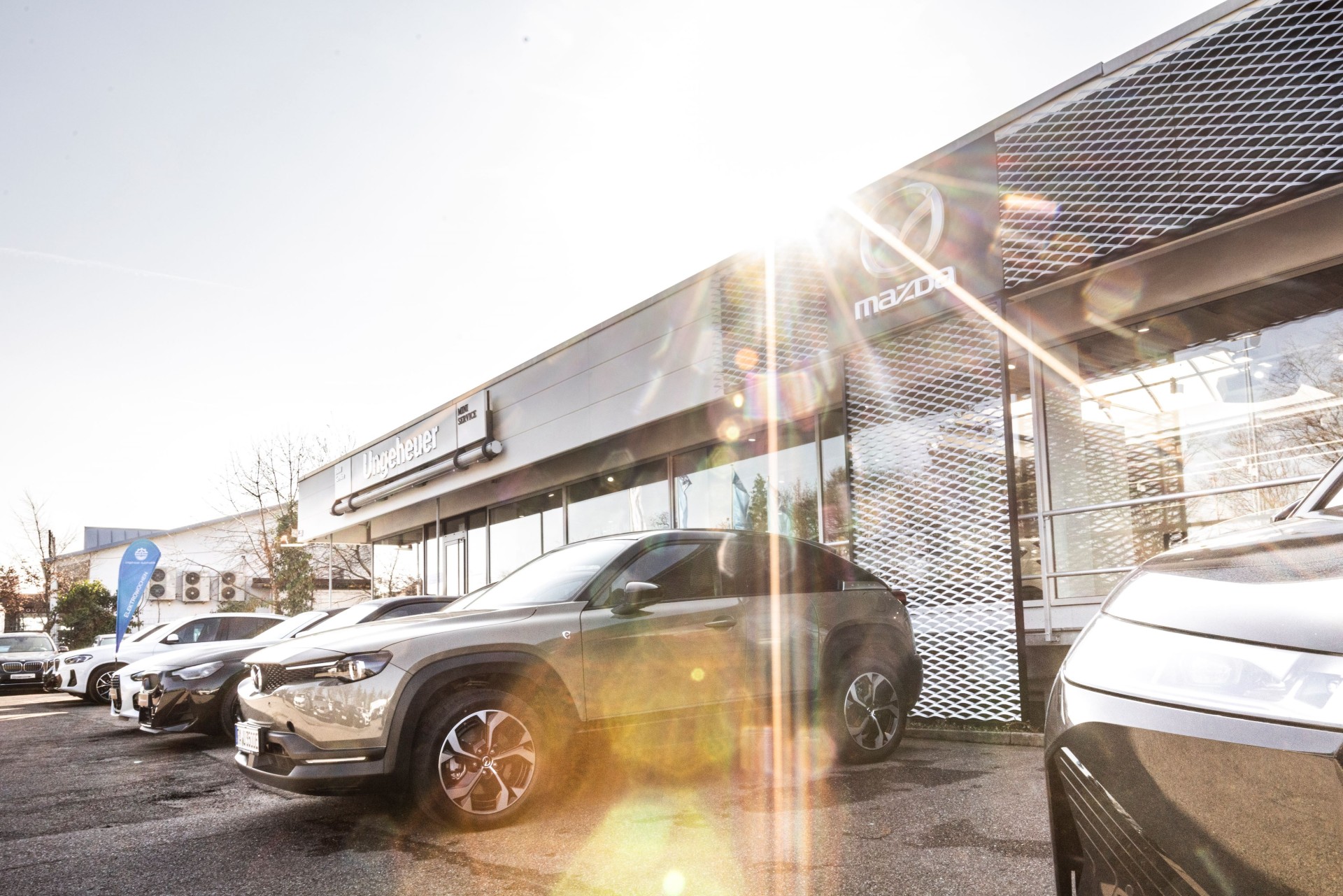 Emil Frey Ungeheuer Automobile Außenansicht